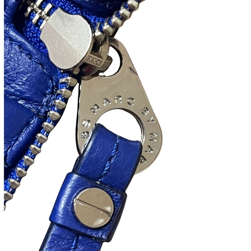EUC Marc by Marc Jacobs Cobalt Blue Leather Zip Around Classic Q Wallet Wristlet - Picture 11 of 12